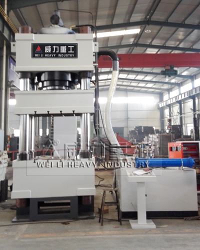 1000噸三梁四柱液壓機生產加工車間