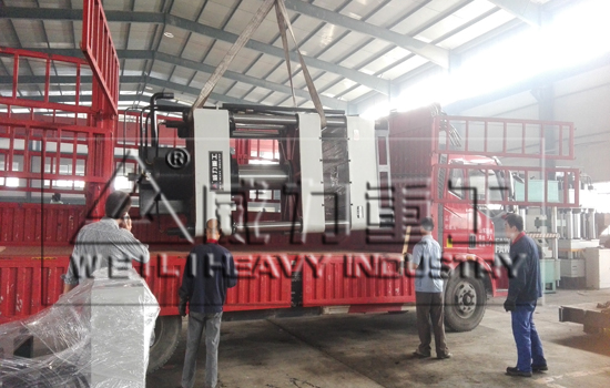 四柱液壓機(jī)廠家裝車發(fā)貨