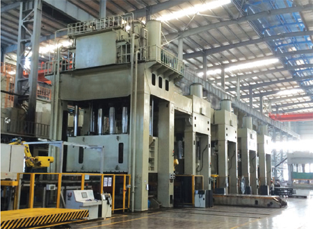 1250噸框架式液壓機加工生產(chǎn)車間實景圖