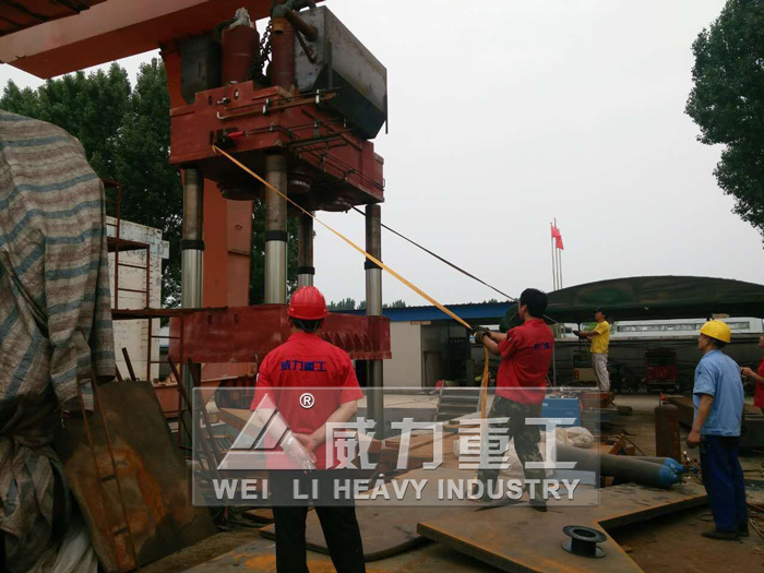 2000噸液壓機加工現場圖