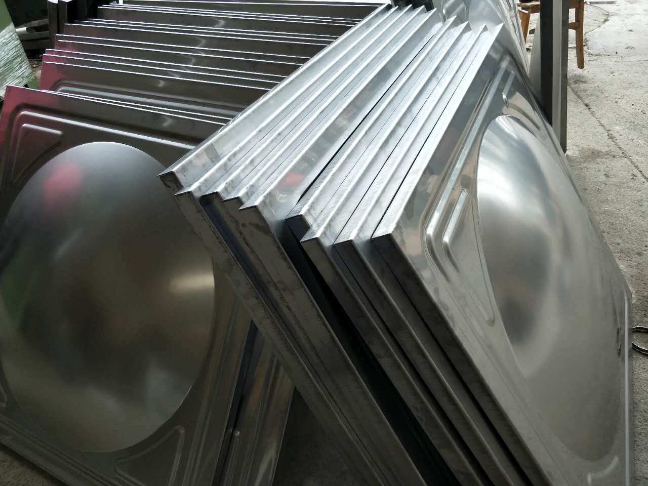 不銹鋼水箱板成型液壓機(jī)