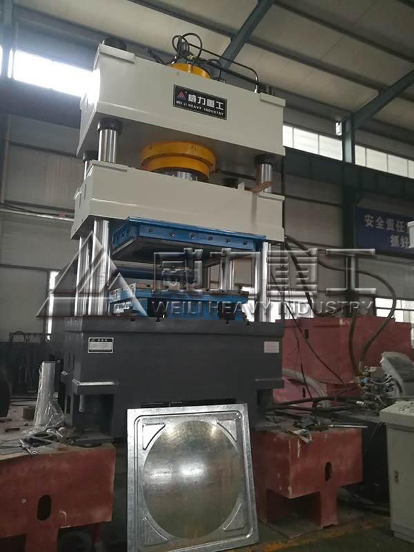 315噸不銹鋼水箱板成型液壓機(jī)