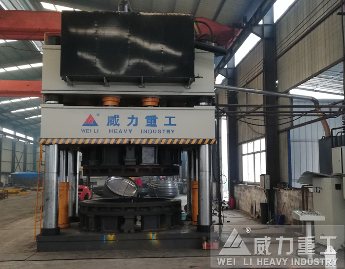 汽車橫梁加工使用3000噸液壓機