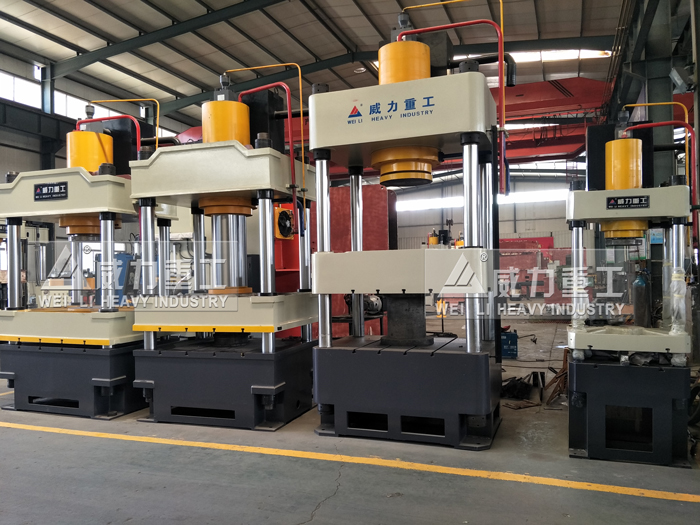 山東威力重工液壓機生產車間