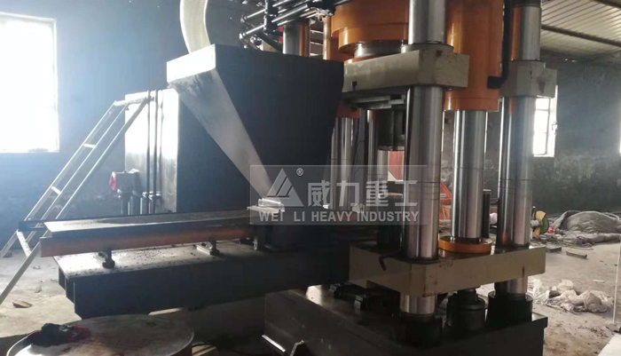 加工鹽磚使用的自動(dòng)送料機(jī)