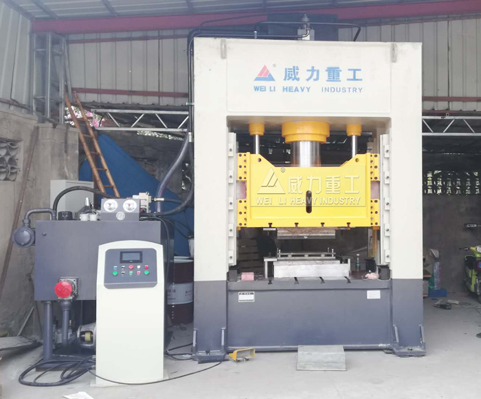 汽車沖壓件客戶使用液壓機