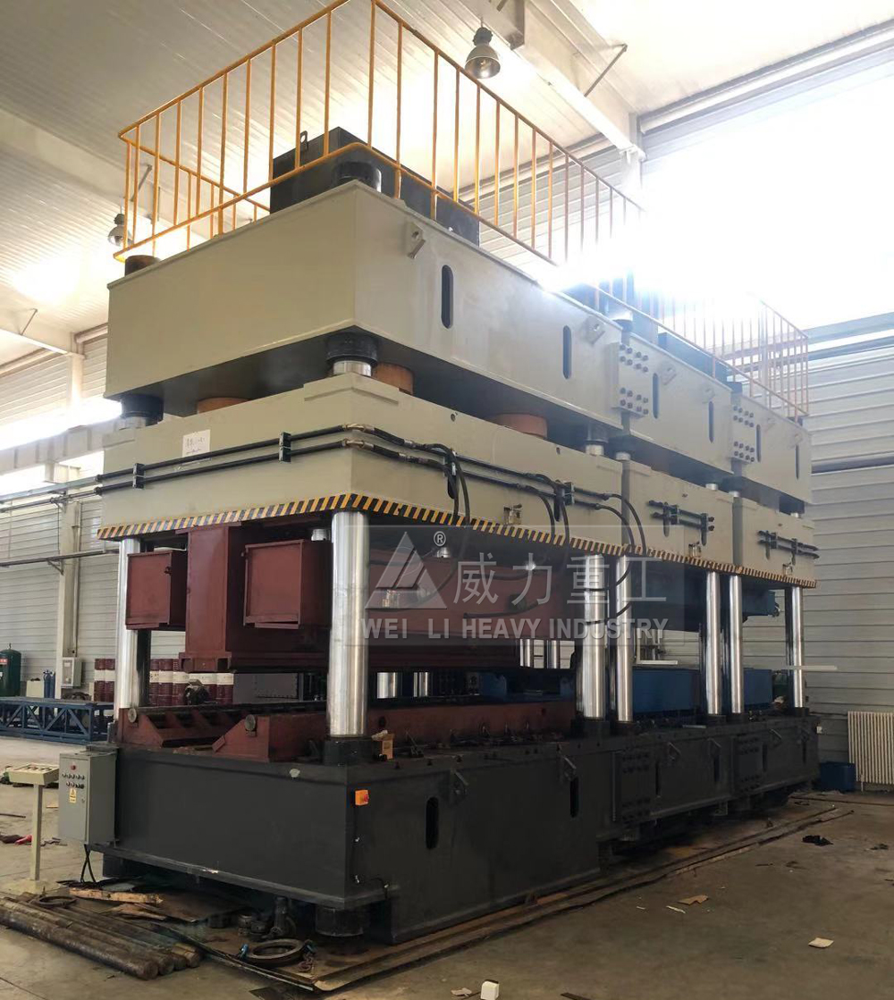 三機聯(lián)動液壓機用于汽車縱梁沖壓