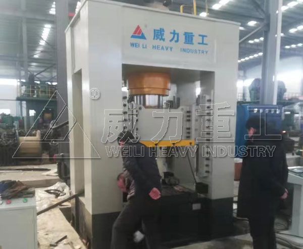 框架式熱沖壓成型液壓機(jī)