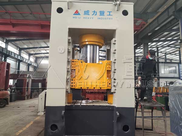 800噸框架式熱鍛液壓機生產車間