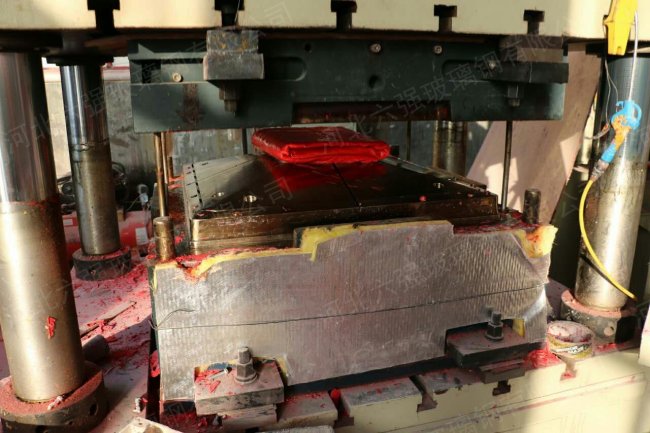 SMC電表箱模壓成型現(xiàn)場