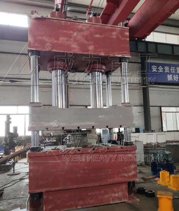 400噸石英石廚房洗菜池模壓成型液壓機車間生產(chǎn)完成