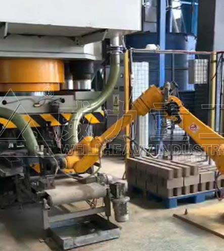 壓磚液壓機自動化生產加工現場