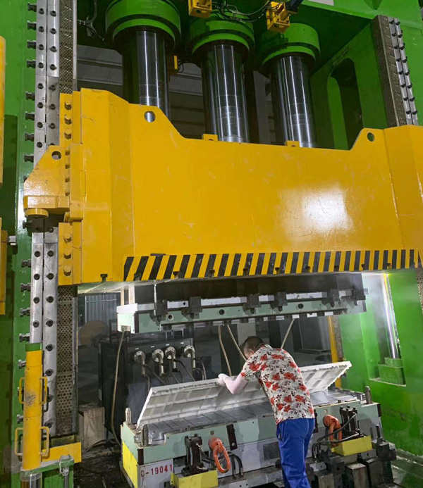 整體衛浴SMC模壓墻板生產過程